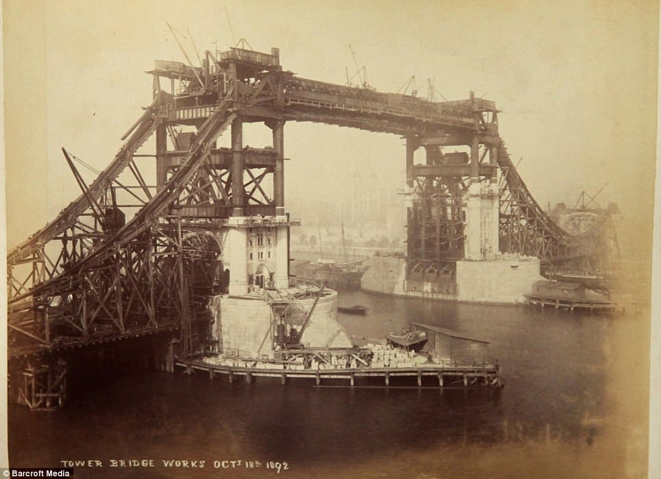 Tower Bridge Old Construction Photo 3